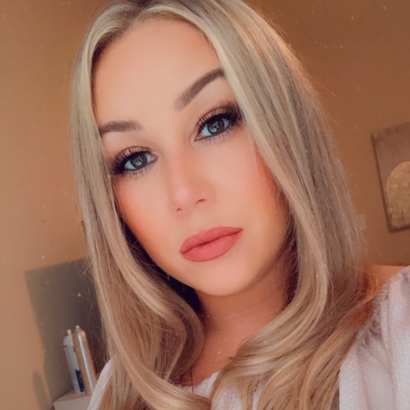 Meet your Posher, Andrea - Picture 1 of 1